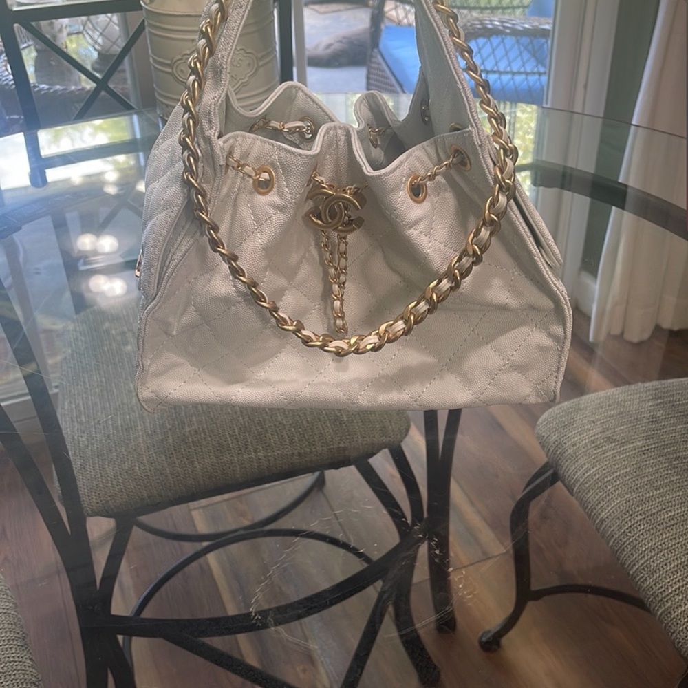 Elegant White Quilted Chain Bag